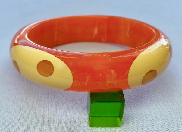 SZ10 Shultz cloudy marbled orange bakelite bangle with cream oval dots